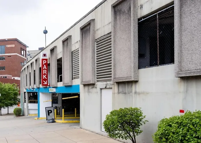 Hostwise - The Washington At Chatham - Free Parking, Private Gym, Skyline Views! Apartment *