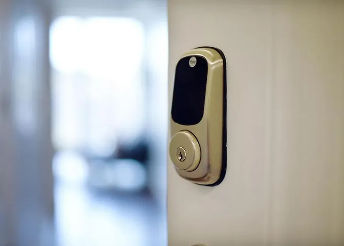 Hostwise - The Washington At Chatham - Free Parking, Private Gym, Skyline Views! *